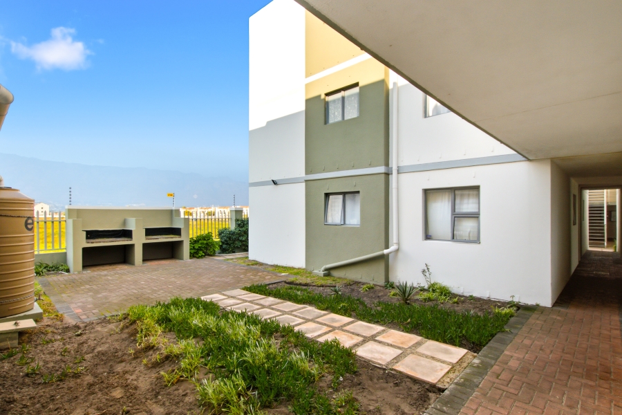 2 Bedroom Property for Sale in Whispering Pines Western Cape